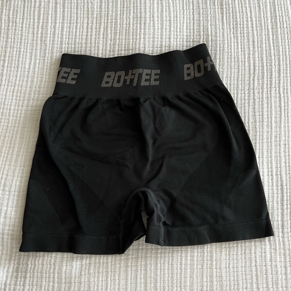 Bo + Tee scrunch shorts
